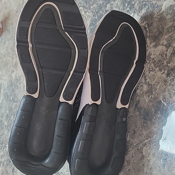 Air Max 270 - Picture 4 of 6